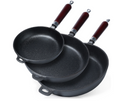 Set 3 tigai de fonta cu maner de lemn