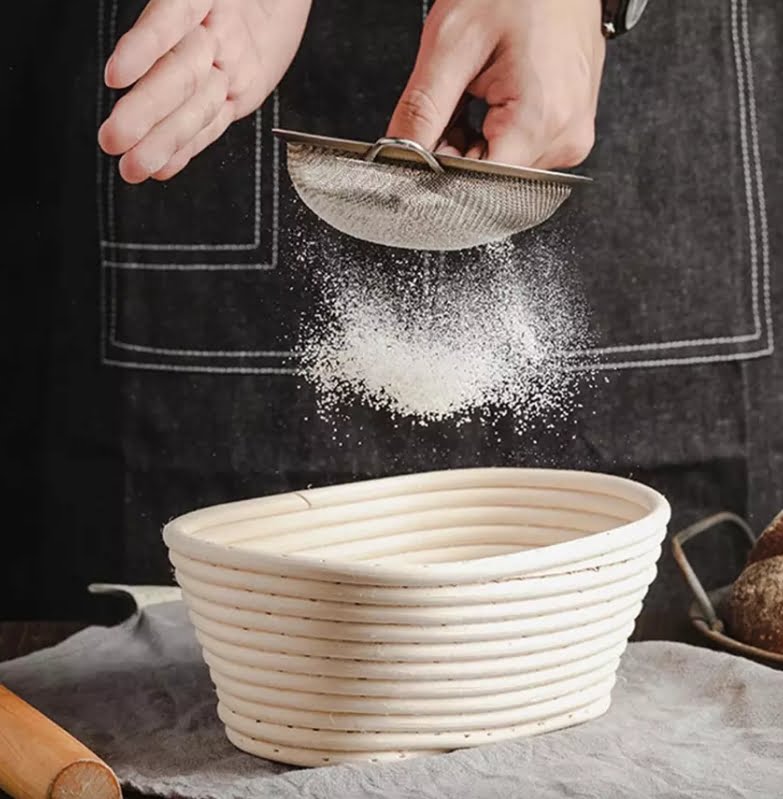 Coşuleţ din ratan  cu panza pentru prepararea pâinii ovale