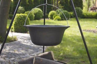 Ceaun din fonta 10.8 l + trepied