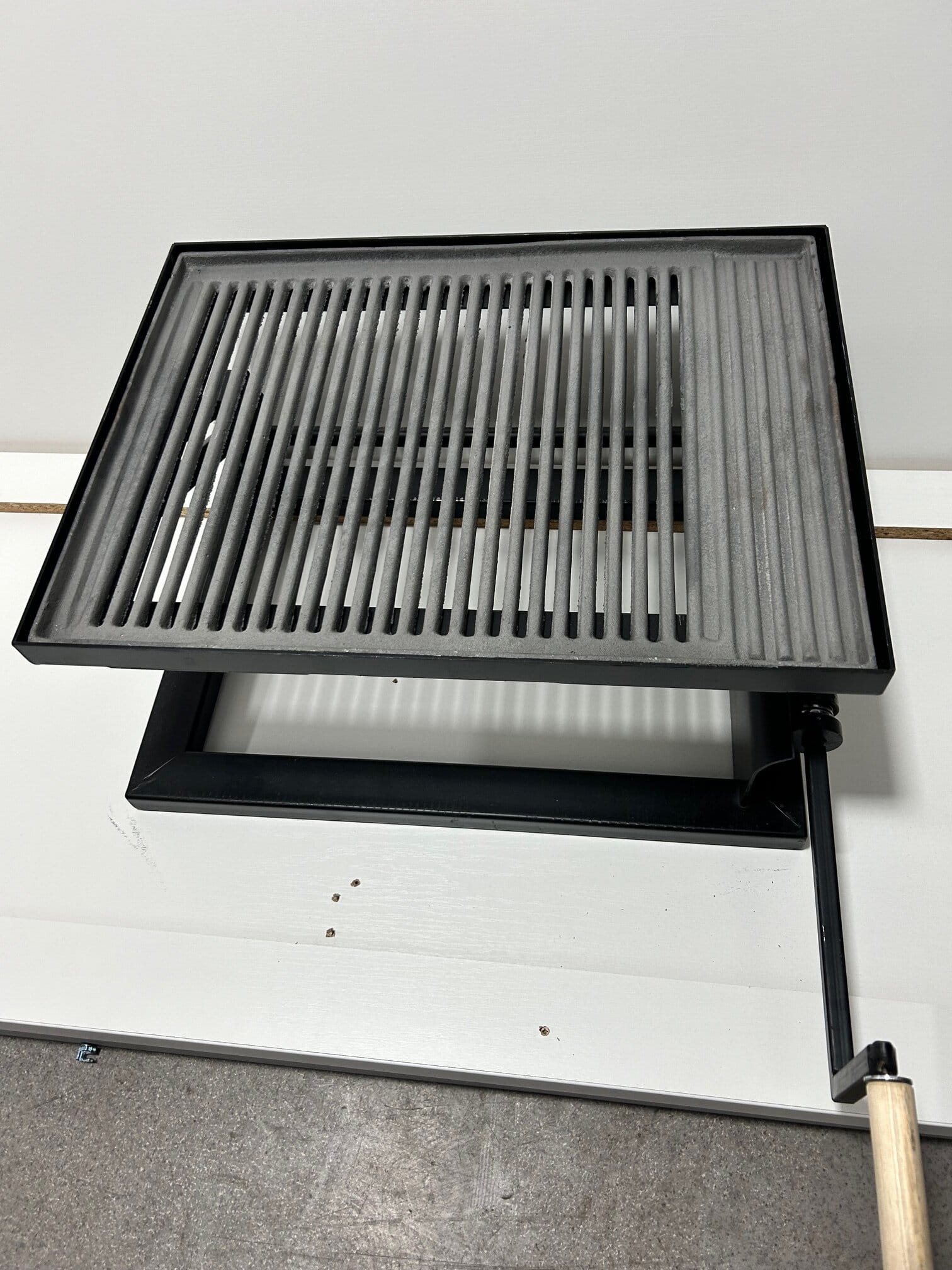 Gratar reglabil 70x50 cm din otel si fonta