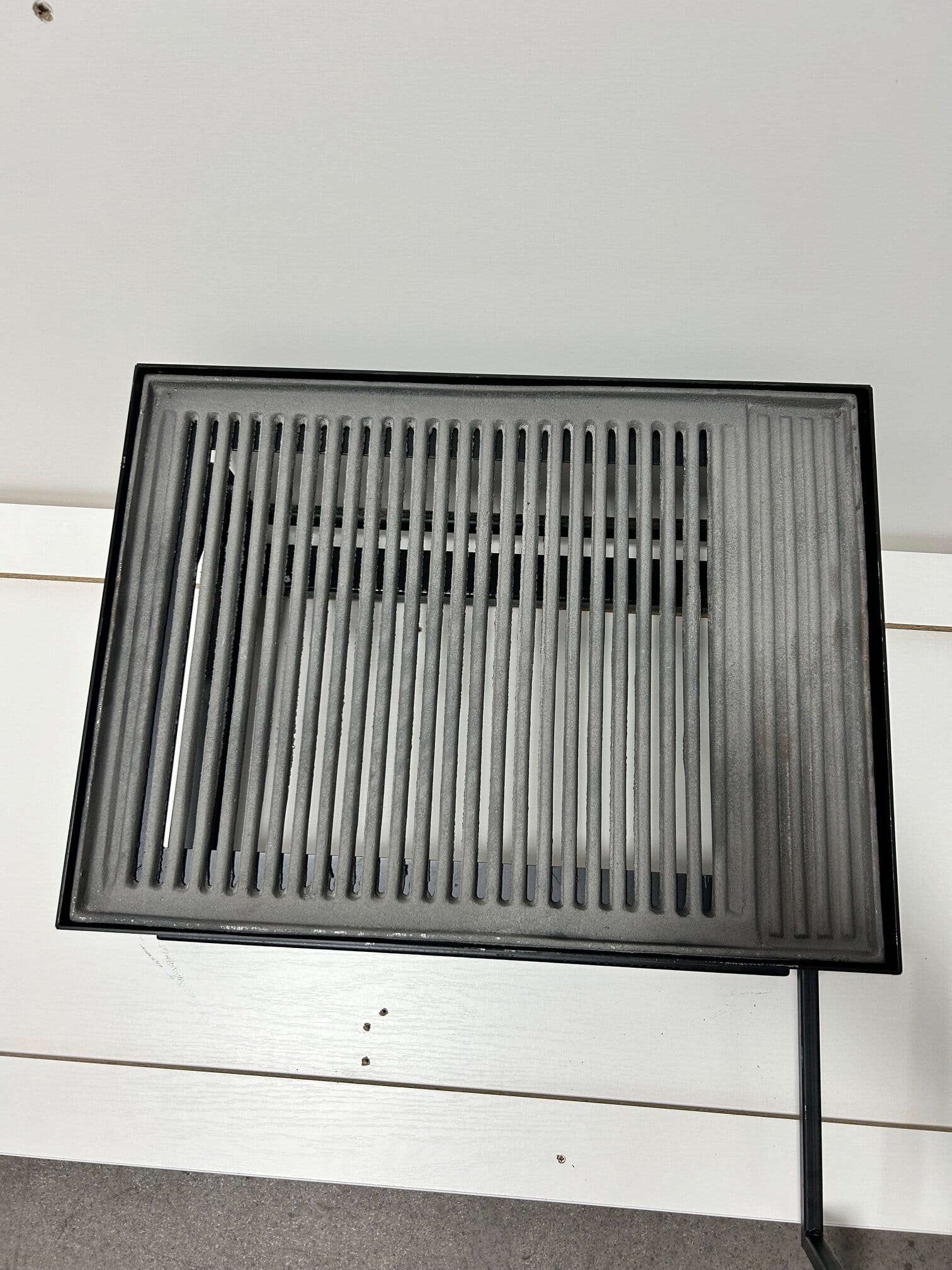 Gratar reglabil 70x50 cm din otel si fonta